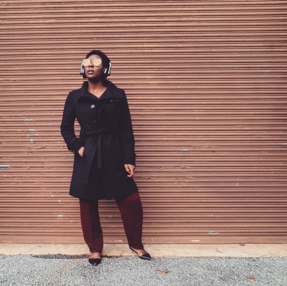 Meet your posher, Yvette - Picture 2 of 3